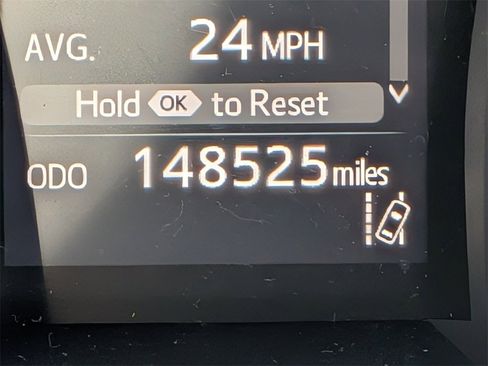 Used 2018 Toyota Camry LE image 28