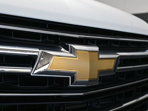 Used 2023 Chevrolet Traverse LT image 48