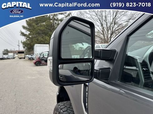 Used 2022 Ford F350 Lariat image 12