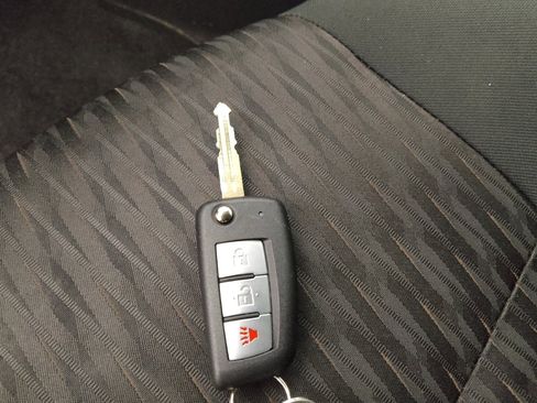 Used 2020 Nissan Rogue S image 32