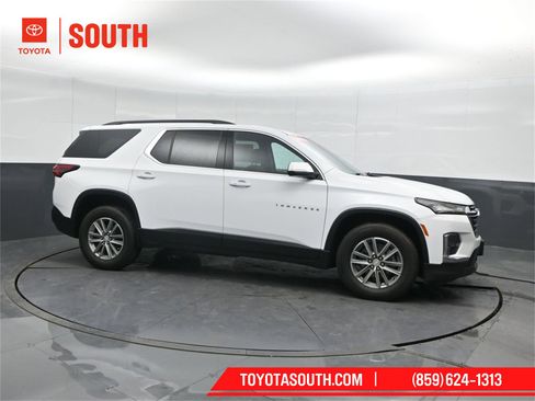 Used 2023 Chevrolet Traverse LT image 1