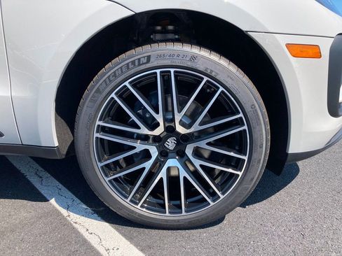 Used 2025 Porsche Macan image 20