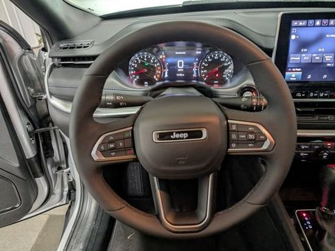 Used 2026 Jeep Compass Limited AWD/4WD image 16