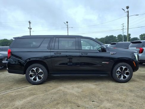 New 2026 GMC Yukon XL AT4 AWD/4WD image 8