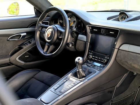 Used 2018 Porsche 911 GT3 RWD image 87