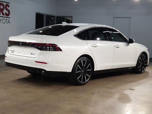 Used 2024 Honda Accord Touring image 7