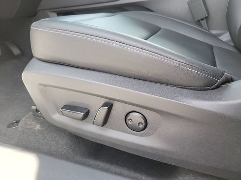 Used 2025 Nissan Murano SV AWD/4WD image 12