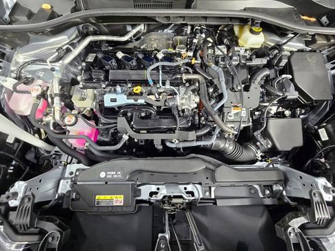 Used 2024 Toyota Corolla Cross SE image 13