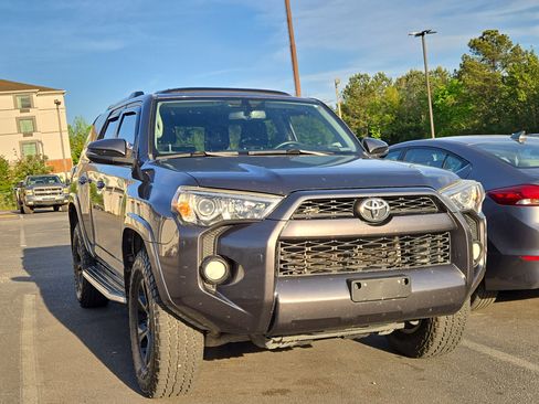 Used 2019 Toyota 4Runner SR5 Premium image 2