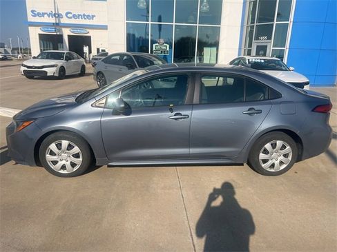 Used 2024 Toyota Corolla LE image 2