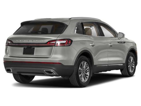 Used 2022 Lincoln Nautilus FWD image 2