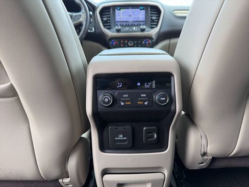 Used 2019 GMC Acadia Denali w/ Technology Package FWD image 27