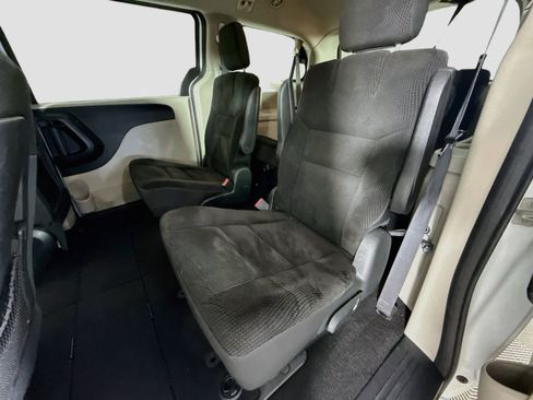 Used 2018 Dodge Grand Caravan SE w/ UConnect Hands-Free Group FWD image 25