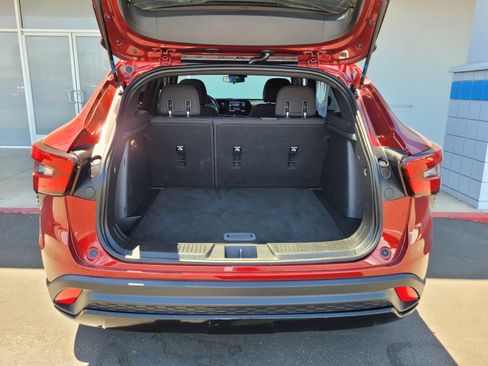 Used 2024 Chevrolet Trax RS FWD image 28