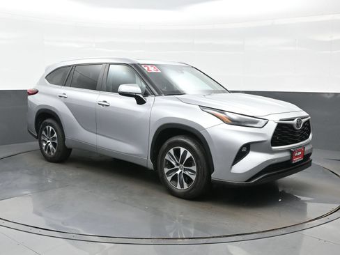 Used 2023 Toyota Highlander XLE FWD image 8