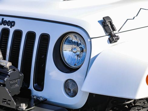 Used 2015 Jeep Wrangler Unlimited Sahara AWD/4WD image 8