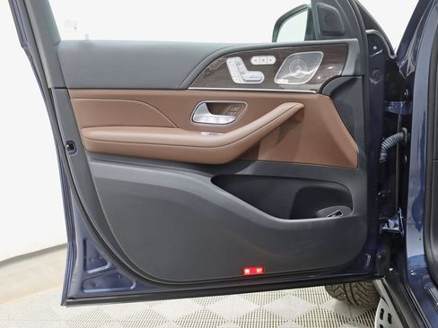 Used 2024 Mercedes-Benz GLS 63 AMG 4MATIC image 38