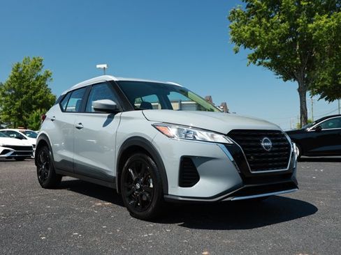 Used 2023 Nissan Kicks SV FWD image 3