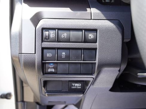 Used 2025 Toyota 4Runner SR5 AWD/4WD image 21