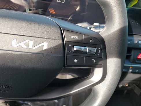 New 2025 Kia K4 FWD image 24