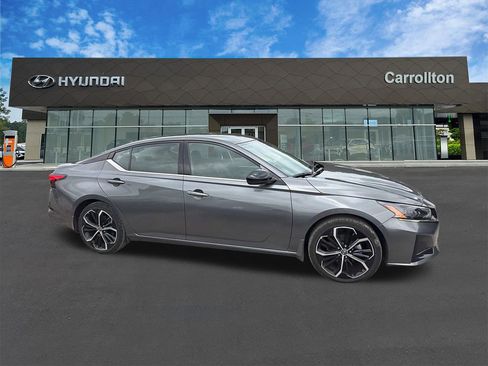 Used 2025 Nissan Altima 2.5 SR FWD image 4