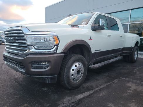 New 2024 RAM 3500 Limited image 3