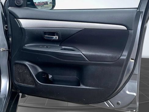 Used 2018 Mitsubishi Outlander SE AWD/4WD image 29