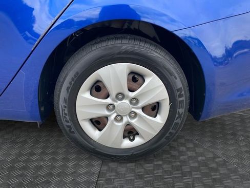 Used 2017 Kia Forte LX image 29