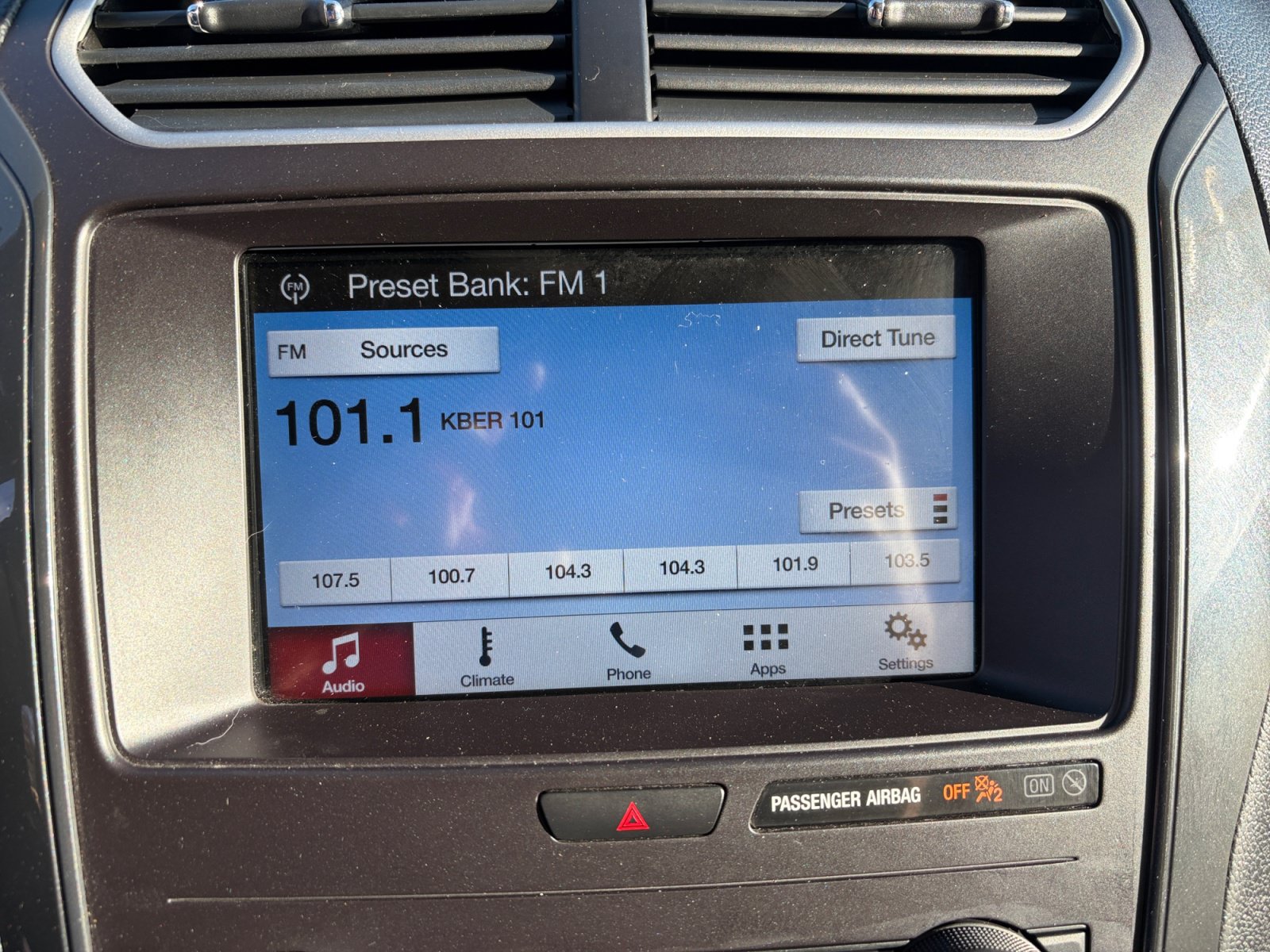 Used 2018 Ford Explorer XLT w/ Equipment Group 201A AWD/4WD image 18