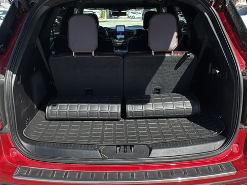 Used 2020 Ford Explorer Platinum w/ Premium Technology Package image 26