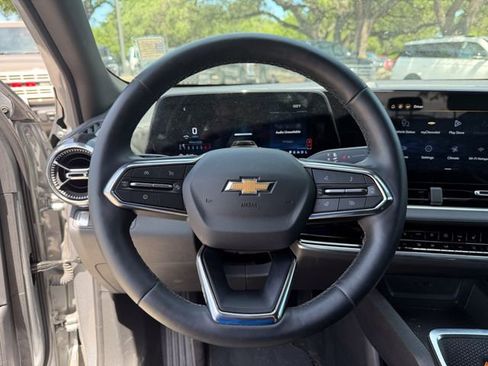 Used 2026 Chevrolet Equinox LT w/ Convenience Package II FWD image 9