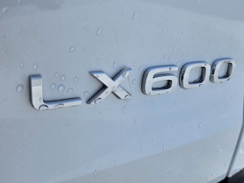 Used 2023 Lexus LX 600 4WD w/ Luxury Package image 9