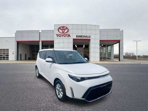 Used 2025 Kia Soul LX w/ LX Technology Package FWD image 1