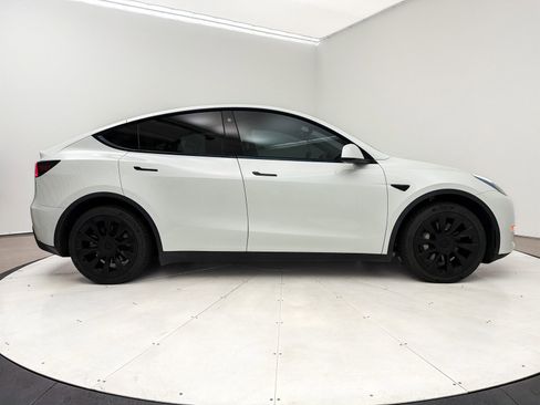 Used 2021 Tesla Model Y Long Range image 28
