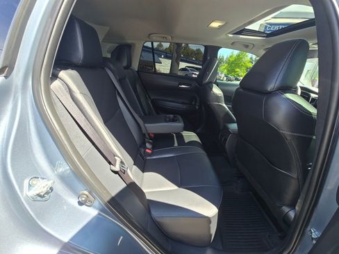 Used 2022 Toyota Corolla Cross XLE w/ Convenience Package AWD/4WD image 12