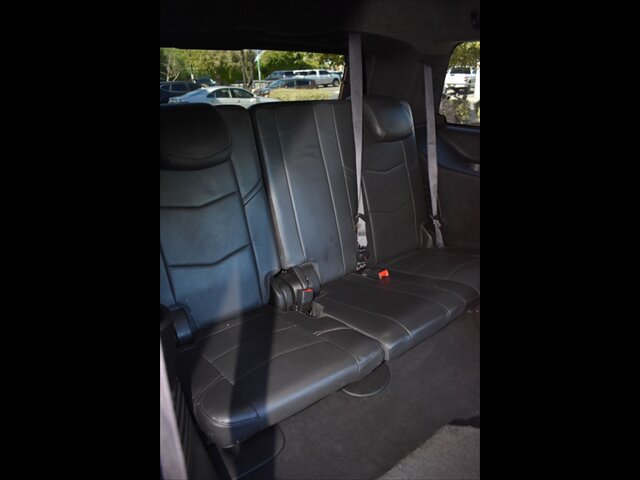 Used 2017 Cadillac Escalade Platinum AWD/4WD image 30