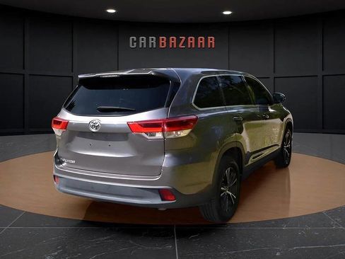 Used 2019 Toyota Highlander FWD V6 image 5