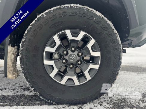 Used 2022 Toyota Tacoma TRD Off-Road w/ Technology Package image 10