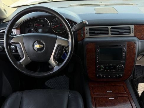 Used 2011 Chevrolet Avalanche LTZ AWD/4WD image 12