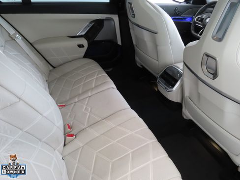 Used 2023 BMW 760i xDrive w/ Executive Package AWD/4WD image 27