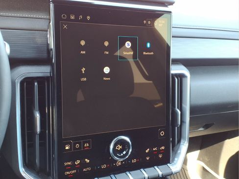 Used 2026 GMC Acadia Elevation w/ Elevation Premium Package FWD image 27