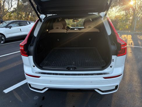 Certified 2023 Volvo XC60 B5 Ultimate w/ Climate Package image 34