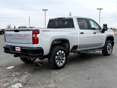 Used 2022 Chevrolet Silverado 2500 Custom w/ Custom Convenience Package image 6