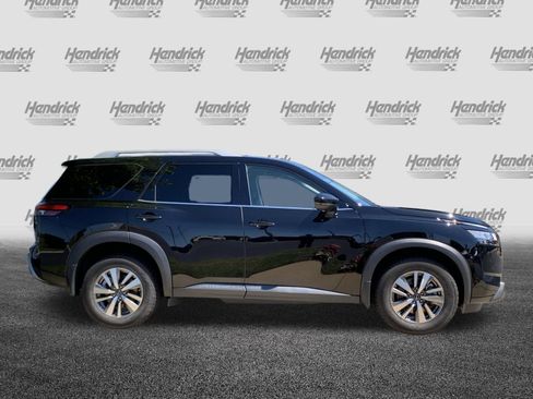 Used 2022 Nissan Pathfinder SL w/ Lighting Package (N92) AWD/4WD image 11