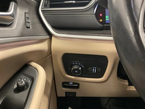 Used 2021 Jeep Grand Cherokee L Limited AWD/4WD image 15
