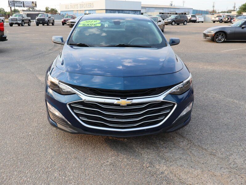Used 2019 Chevrolet Malibu LT FWD image 2