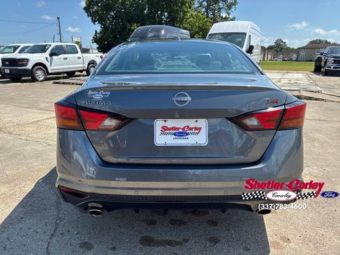 Used 2024 Nissan Altima 2.5 SR FWD image 12