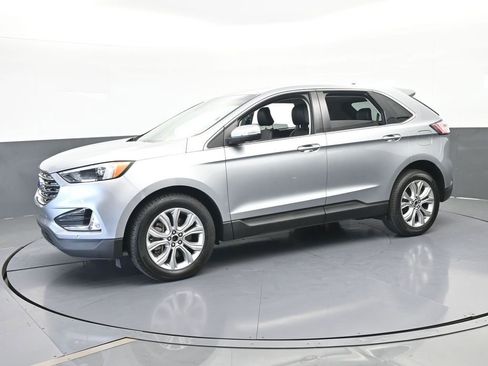 Used 2022 Ford Edge Titanium image 2