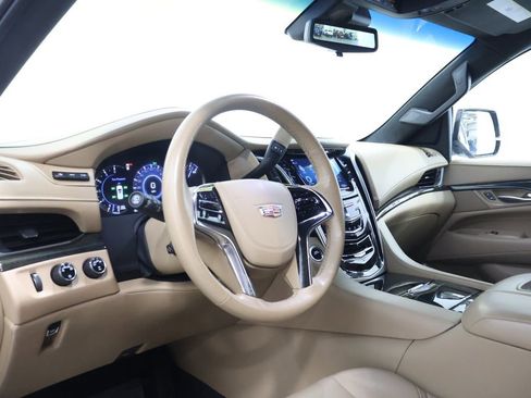 Used 2019 Cadillac Escalade Platinum AWD/4WD image 15