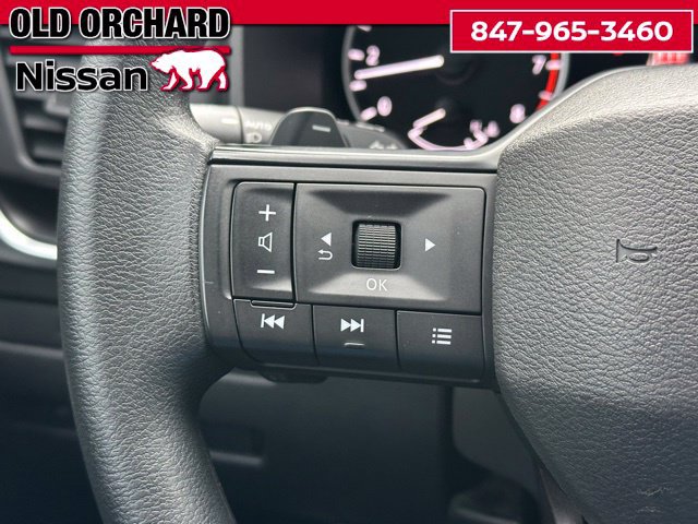 Used 2025 Nissan Rogue S AWD/4WD image 18